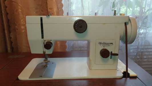 Швейная машинка Чайка 134