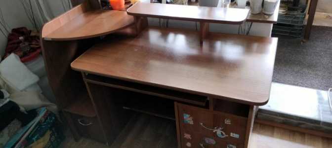 Стол компьютерный