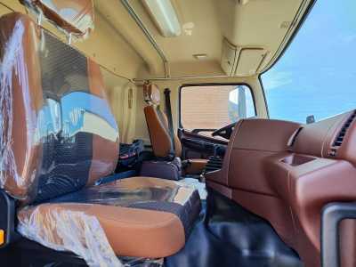������������ HINO 4*2