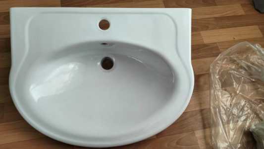 Продам раковину с тумбой