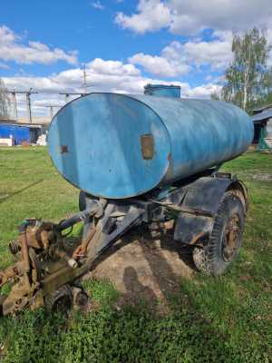 Ёмкость под воду на шасси с помпой
