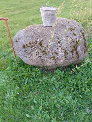 Гранитная глыба 140 см/60/90.