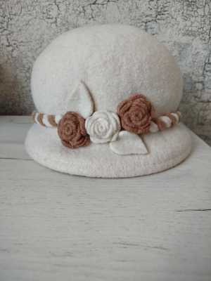 Шляпка фетровая