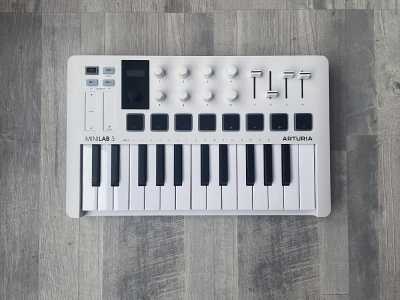 MIDI- Arturia Minilab 3