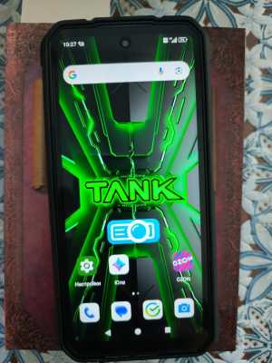 Телефон TANK 2 с проектором .