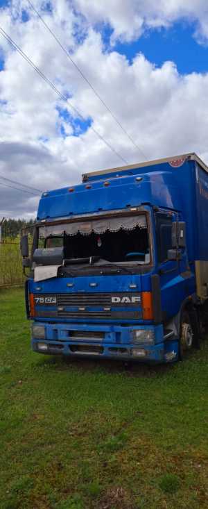 DAF грузовики с прицепами на запчасти