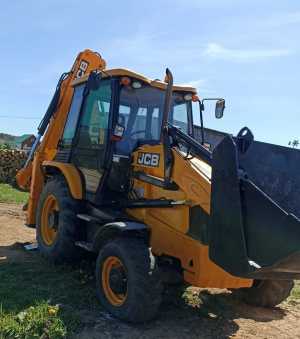 Продаётся экскаватор-погрузчик JCB 3CX 2018 года