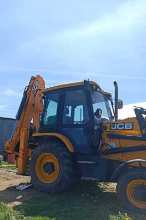 Продаётся экскаватор-погрузчик JCB 3CX 2018 года