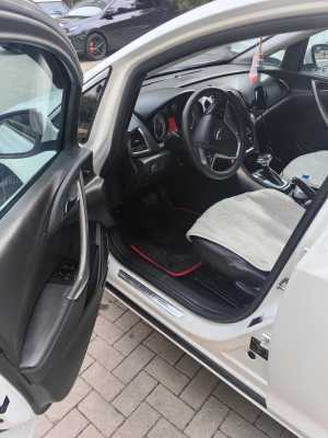 Opel Astra, 2011