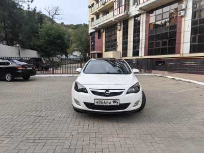 Opel Astra, 2011