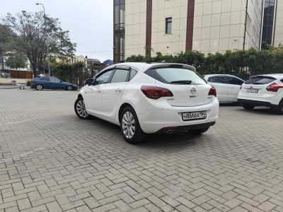 Opel Astra, 2011