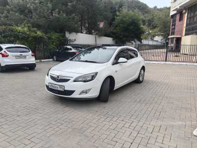 Opel Astra, 2011