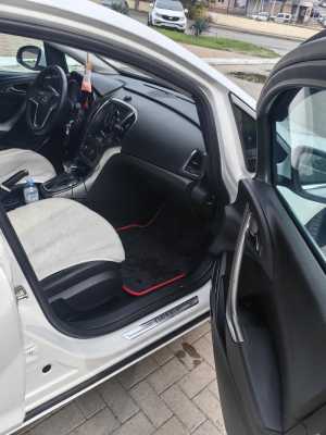 Opel Astra, 2011