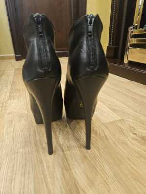 Steve Madden   . 40.