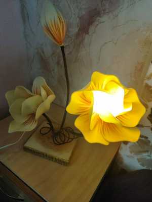 Продам лампу настольную