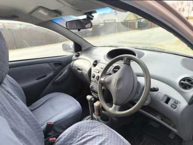 Toyota Vitz, 2000