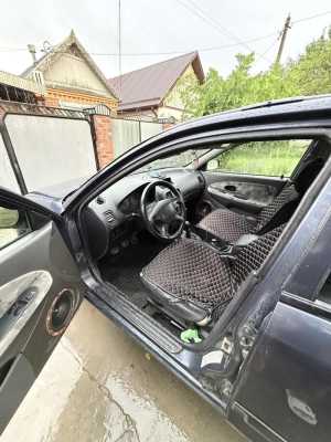 Mitsubishi Carisma, 2001