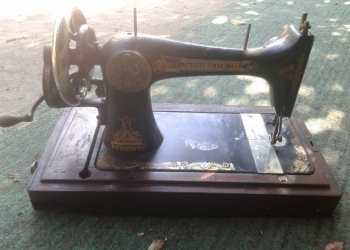 Продается старинная швейная машина."Singer"