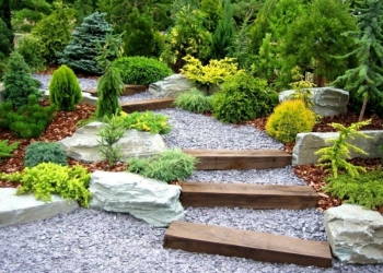 Мощение дорожек натуральным камнем