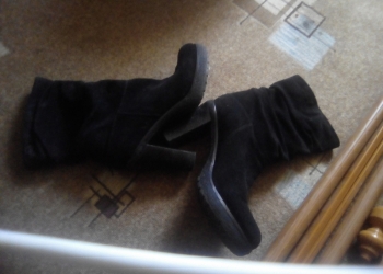 Замшевые полусапожки на каблуке