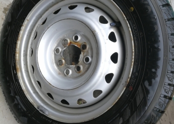 Продам зимнюю резину 195/65R15