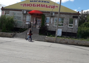 Отдельно стоящее здание в центре посёлка продам в хорошие руки!!!!