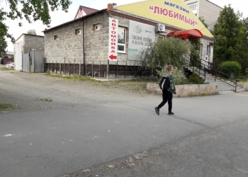 Отдельно стоящее здание в центре посёлка продам в хорошие руки!!!!