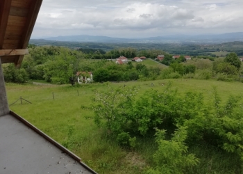 Дом в Сербии с красивым  видом