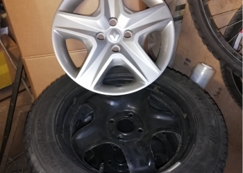 Dunlop ICE 01+Диски R16 Renault Sandero+колпаки