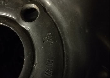 Dunlop ICE 01+Диски R16 Renault Sandero+колпаки