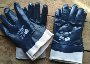 Перчатки прорезиненные