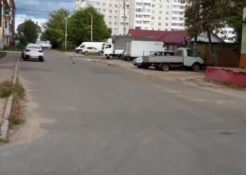 Сдам комнаты на длительный срок в коммунальной квартиомната в 2-к 28 м2, 1/2 эт.