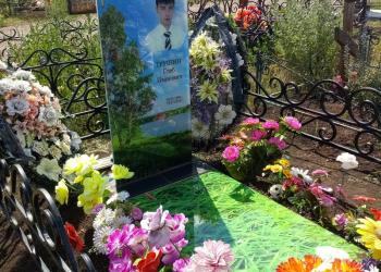 Красивые и долговечные памятники из стекла