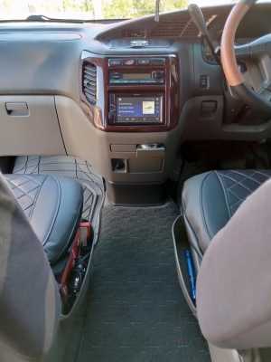 Nissan Elgrand, 1997
