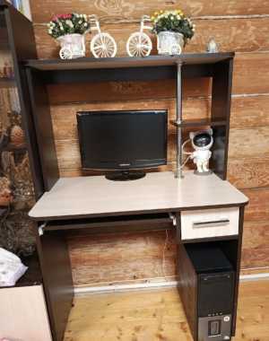 Продам компьютерный стол+ монитор