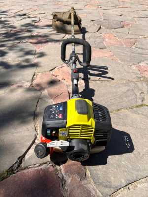 Триммер бензиновый Ryobi RBC31SBO