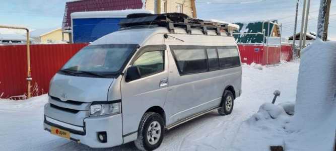 Toyota Hiace 2010