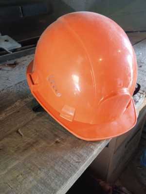 Продам каски строительные