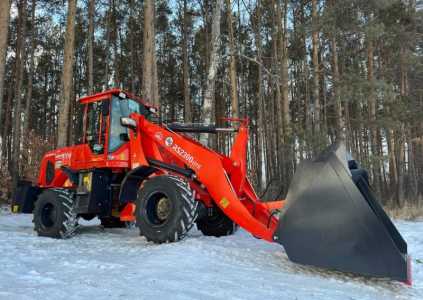 Фронтальный погрузчик REDSTAR 2300GTS
