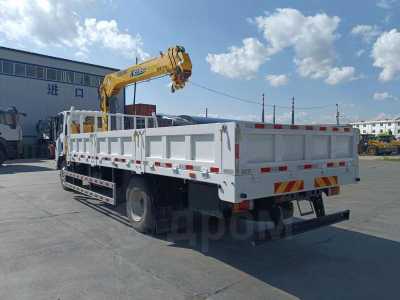 Манипулятор бортовойшасси ISUZU 4x2, КМУ XCMG 5 тонн с 4-секционной стрелой