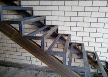 Лестницы , Козырьки , Ворота.
