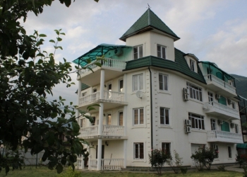 Продается отличная гостиница на Черном море с з/у 12 соток. Абхазия, Гагра.