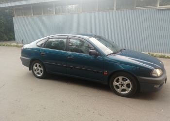 Toyota Avensis, 1998