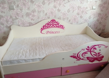 Кровать сестры.