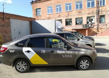 Водитель такси в "Яндекс.Такси"