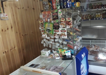 Продуктовый магазин с жилым домом
