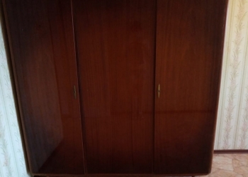 Старинный шкаф