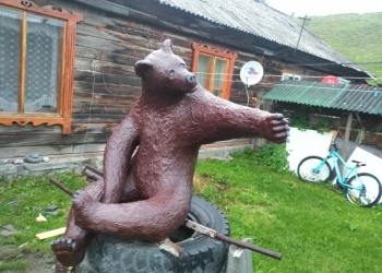 Медведь. Из бетона.