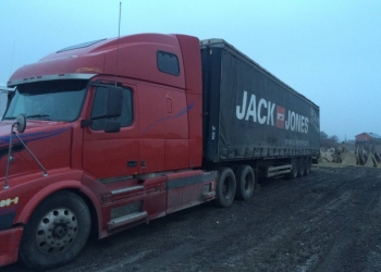 продам volvo vnl 2003 c п/п krone штора