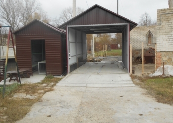 продаю жилой дом с большим участком с входом с 3-х сторон